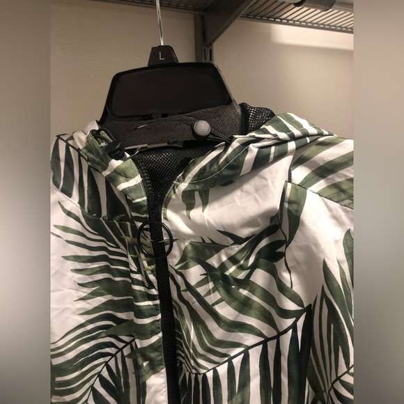 NWT PALM PRINT PULLOVER JACKET - Picture 2 of 3